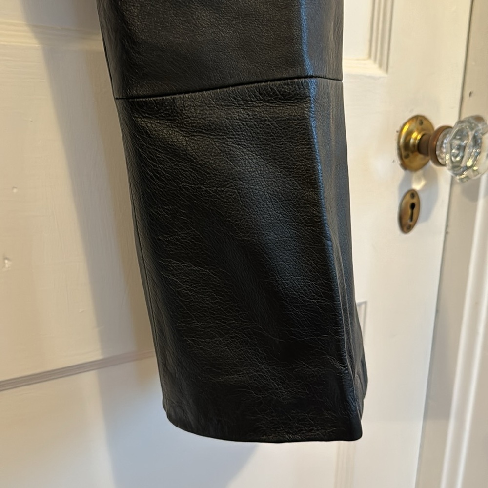 Cropped leather jean. SZ 10. Inseam 24". Waist laying flat is 14.5" across. EVC - Picture 4 of 5